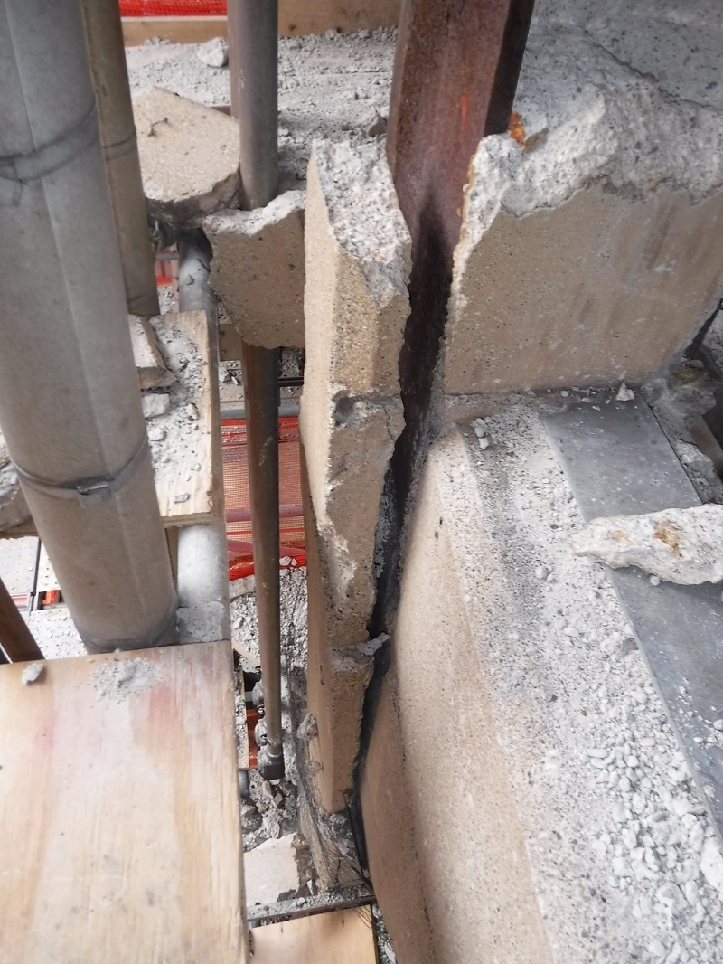 Disconnected fireproofing from flange of structural steel column 30’ above grade