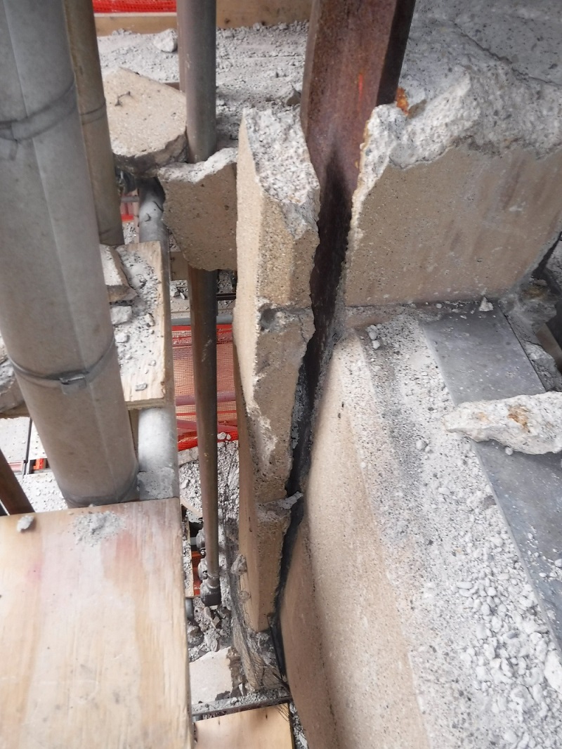 Disconnected fireproofing from flange of structural steel column 30’ above grade Disconnected fireproofing from flange of structural steel column 30’ above grade