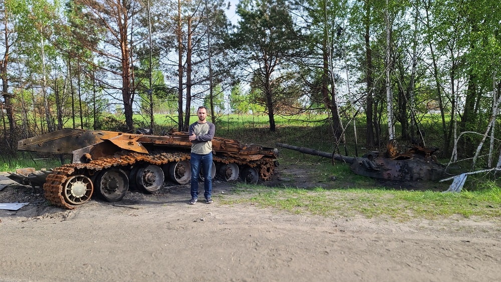 Somewhere_on_the_road_from_Chernihiv_to_Teterivs’ke Michael in front of old military equipment