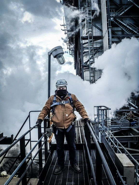 Refinery_person_in_PPE