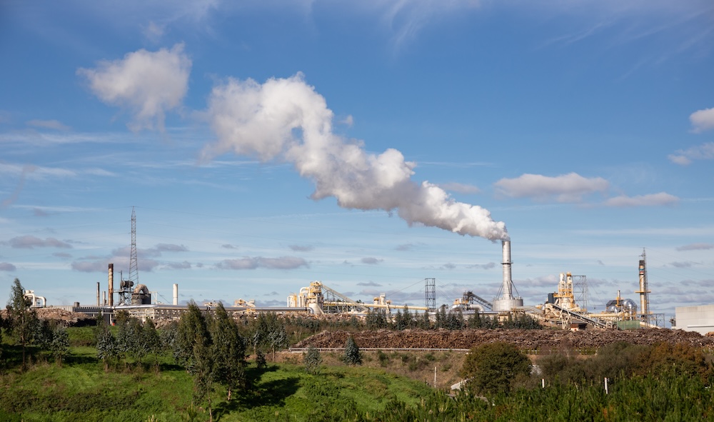 chemical plant photo with smoke stack